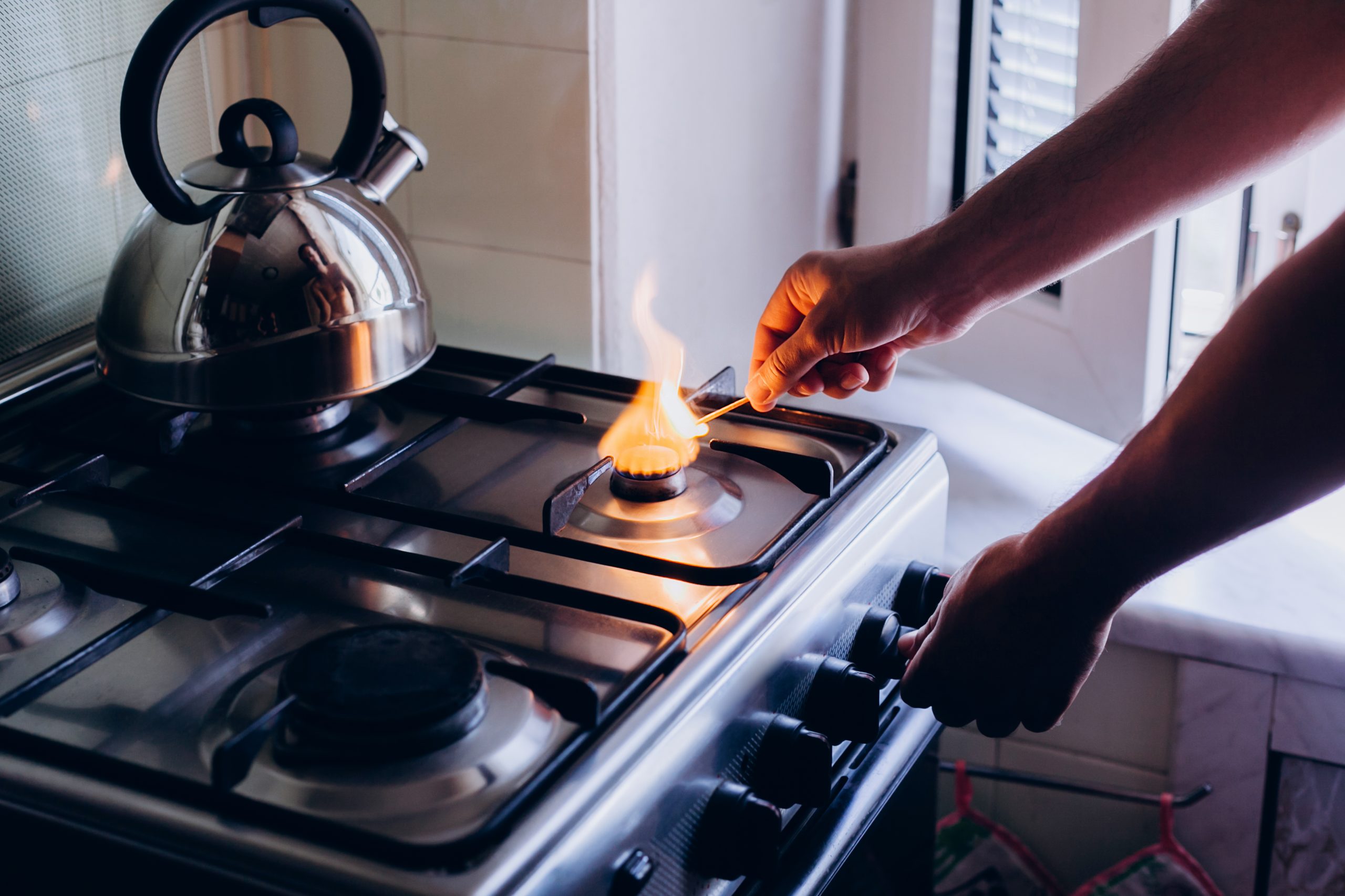 Know When to Smother a Grease Fire and When to Run